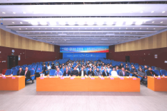 <b>举行了聘用取颁典礼</b>